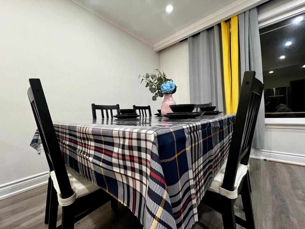 Spacious Private Upper Floor 4br 5 Beds 2 Bath & Kitchen * Toronto