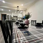 Spacious Private Upper Floor 4Br 5 Beds 2 Bath & Kitchen