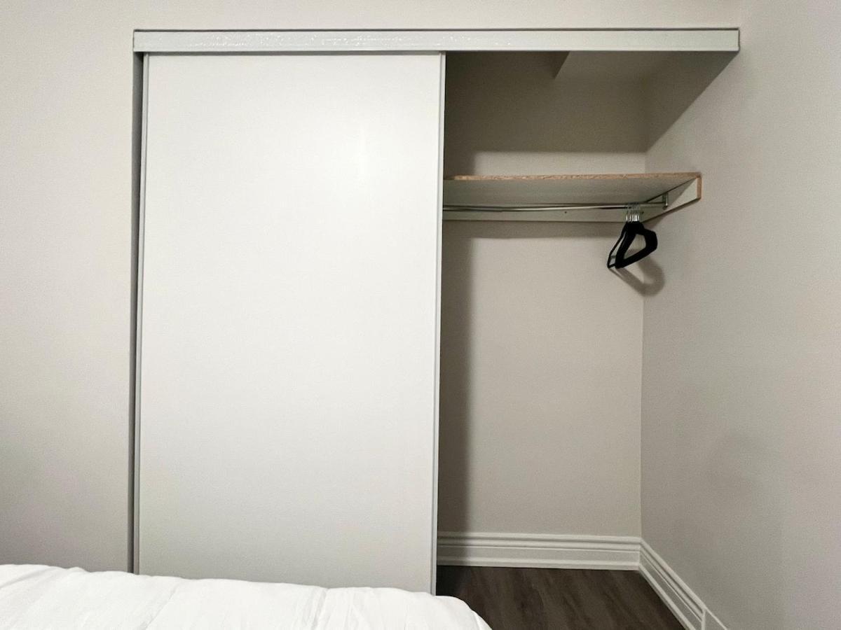 Spacious Private Upper Floor 4br 5 Beds 2 Bath & Kitchen Apartment Toronto