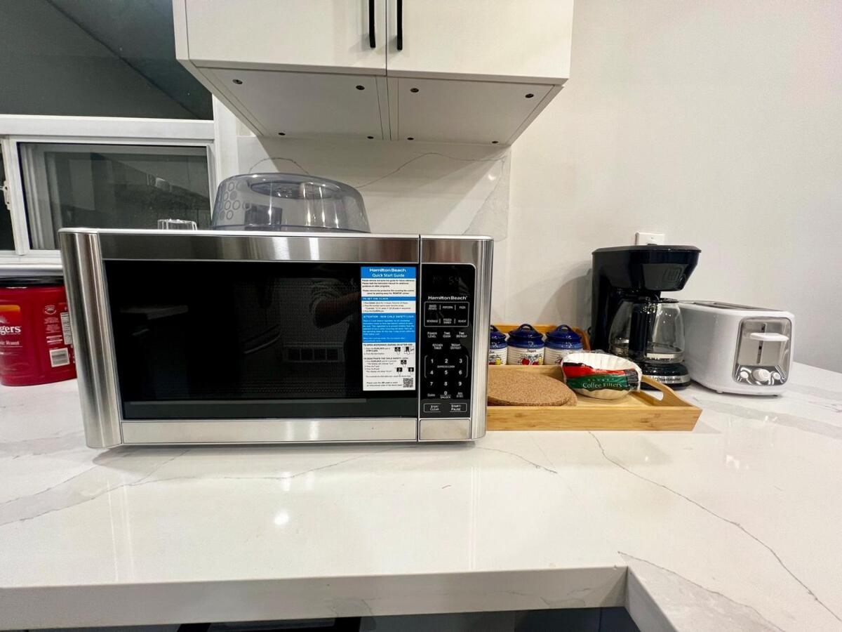 Spacious Private Upper Floor 4br 5 Beds 2 Bath & Kitchen Toronto