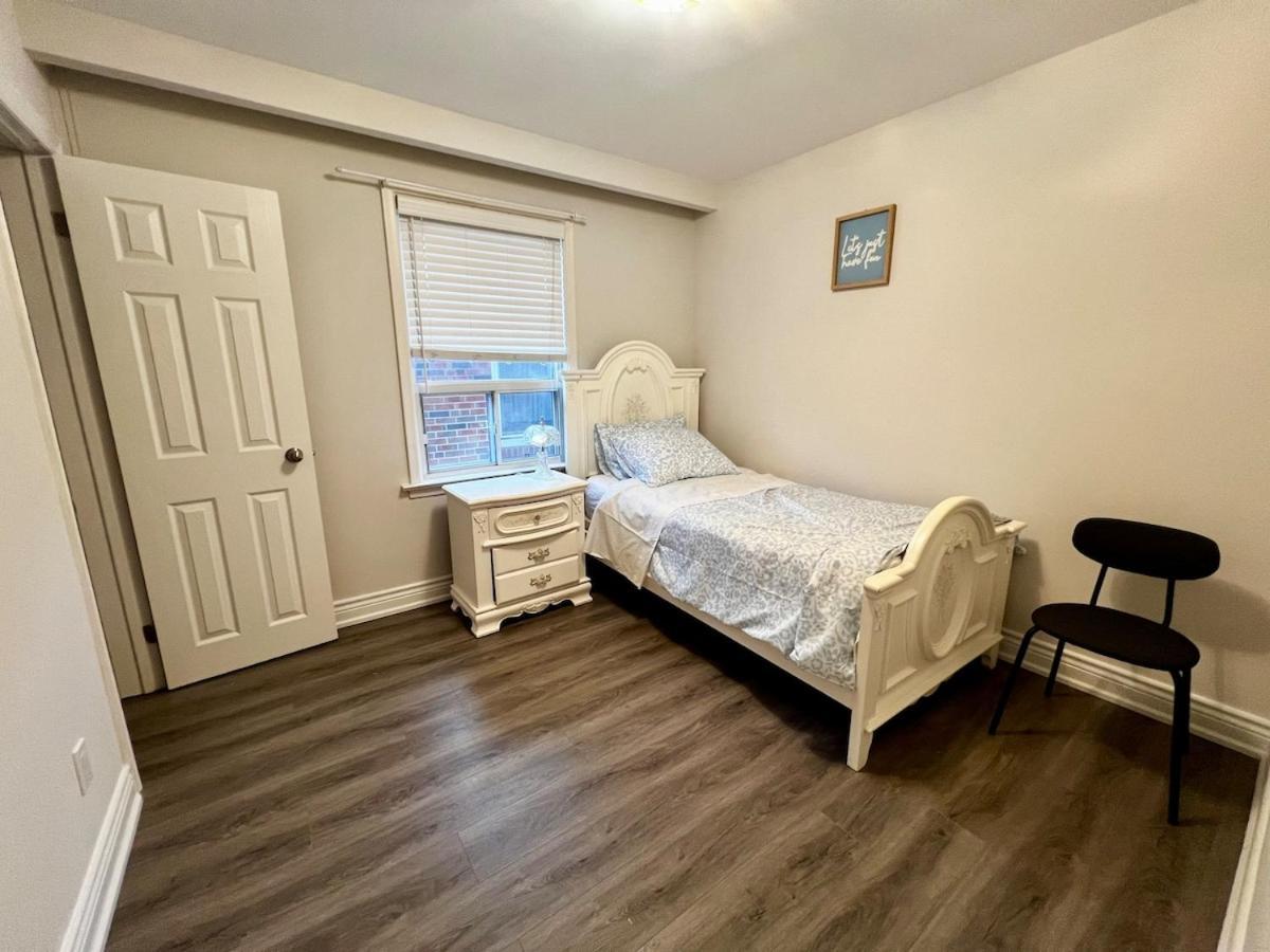 Spacious Private Upper Floor 4br 5 Beds 2 Bath & Kitchen