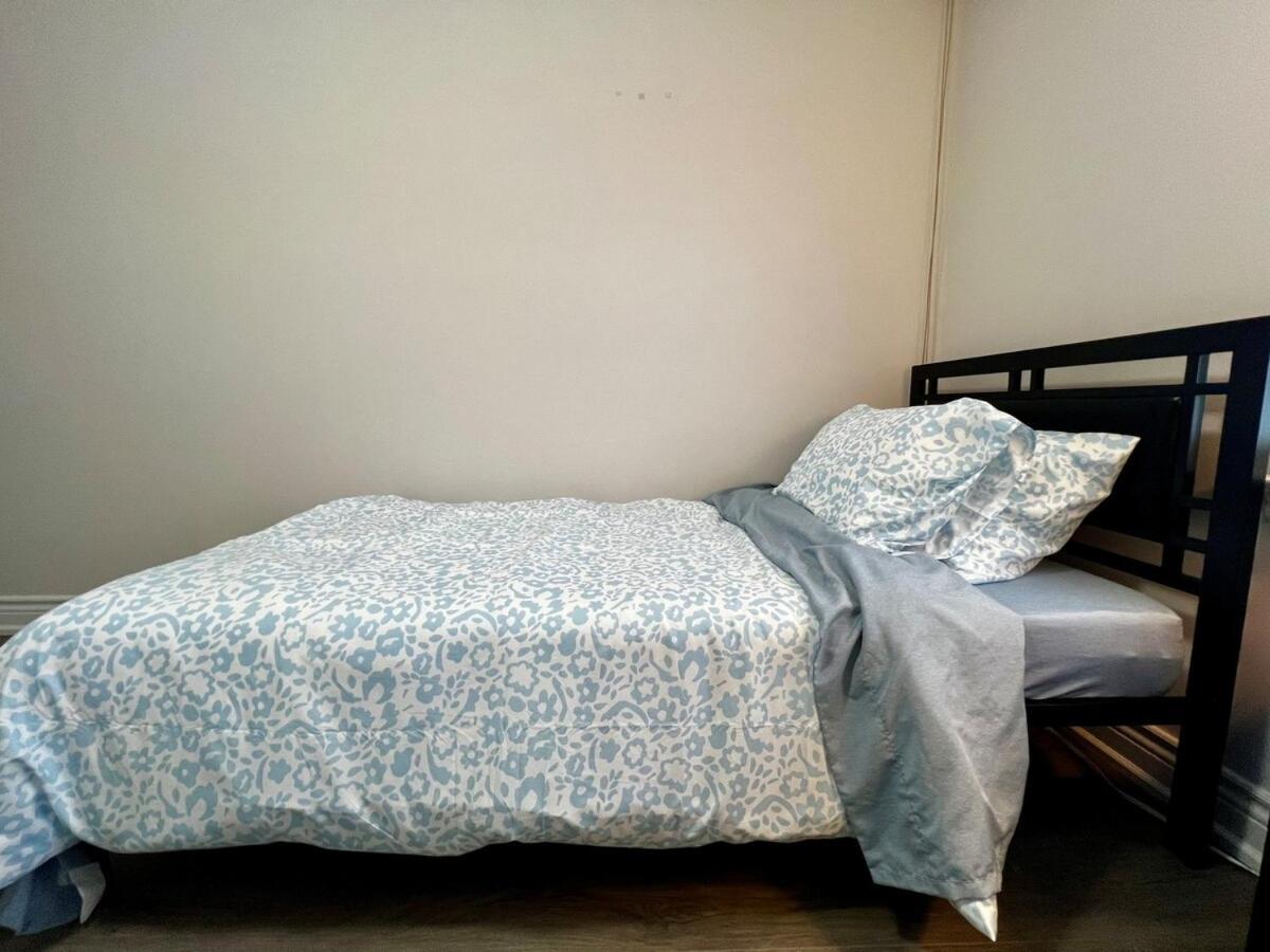 Spacious Private Upper Floor 4br 5 Beds 2 Bath & Kitchen Apartment