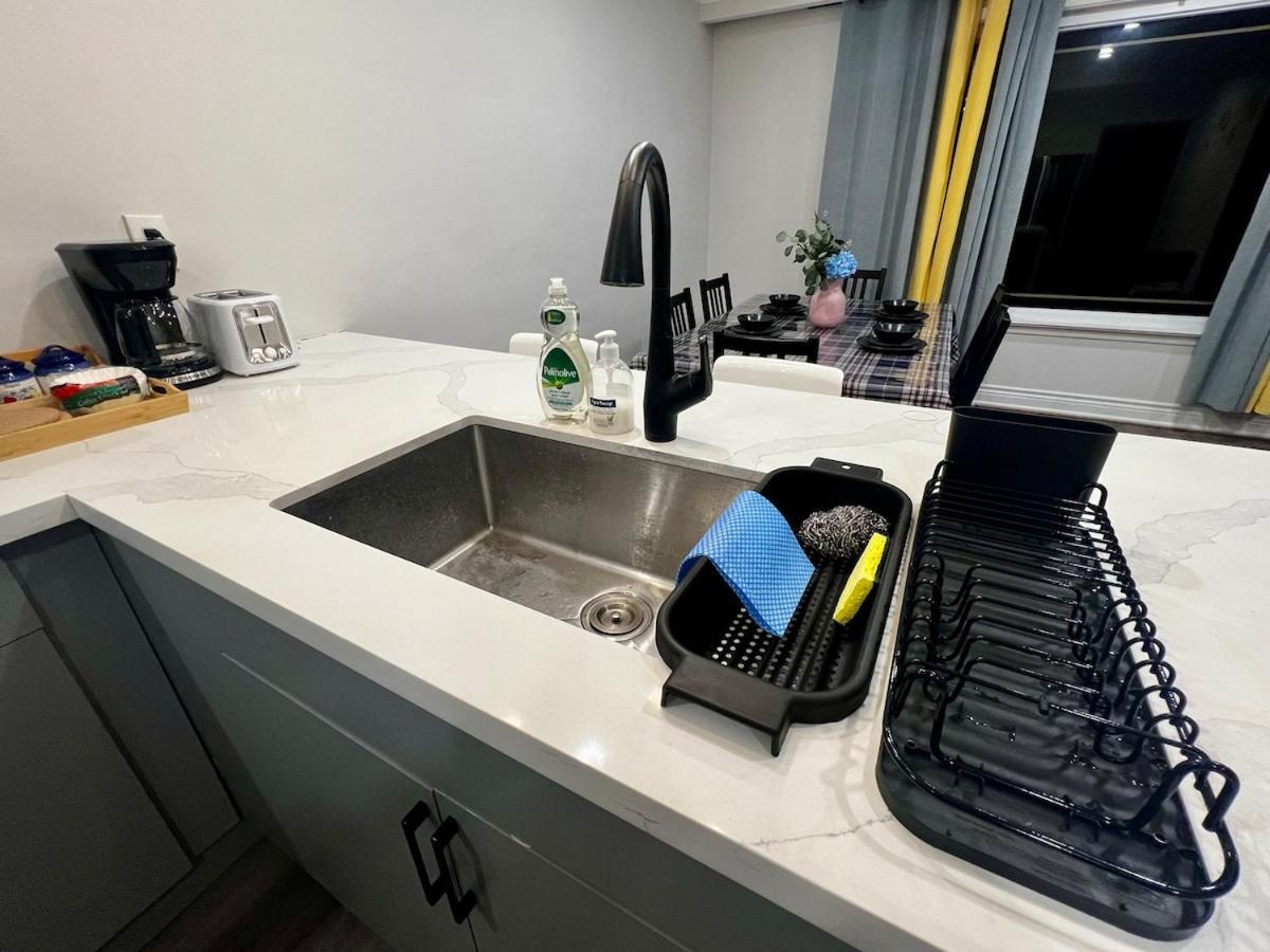 Apartment Spacious Private Upper Floor 4br 5 Beds 2 Bath & Kitchen