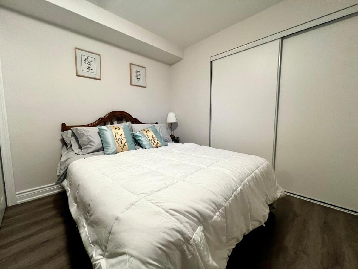 Spacious Private Upper Floor 4br 5 Beds 2 Bath & Kitchen Toronto