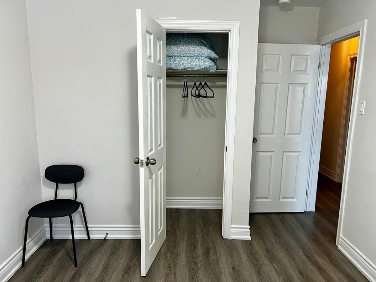 Spacious Private Upper Floor 4br 5 Beds 2 Bath & Kitchen Toronto