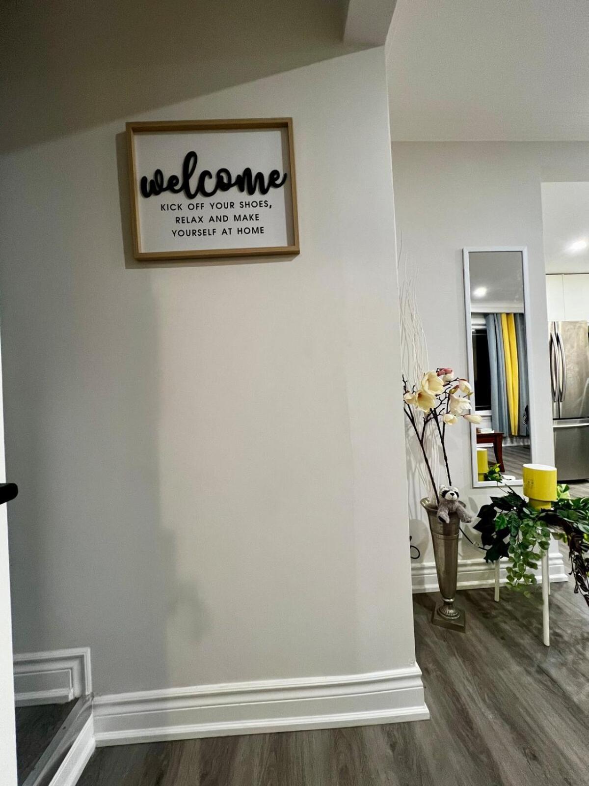 Apartment Spacious Private Upper Floor 4br 5 Beds 2 Bath & Kitchen