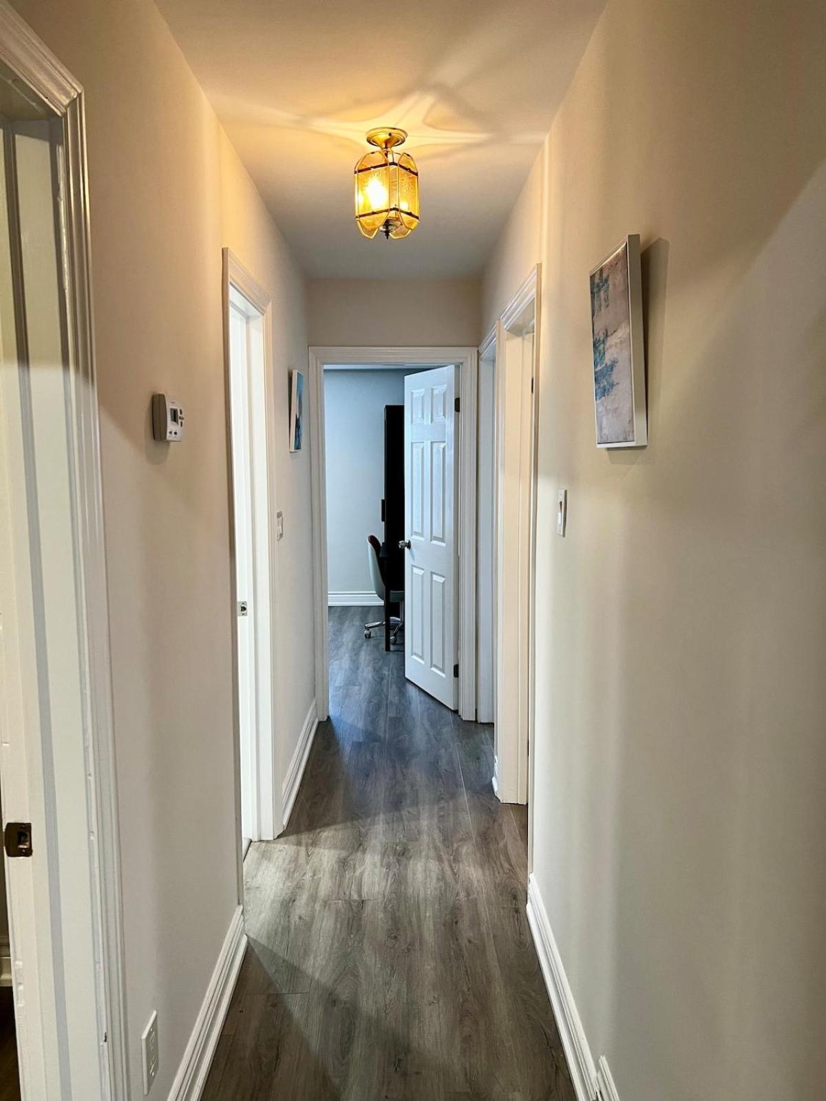 Spacious Private Upper Floor 4br 5 Beds 2 Bath & Kitchen Apartment *