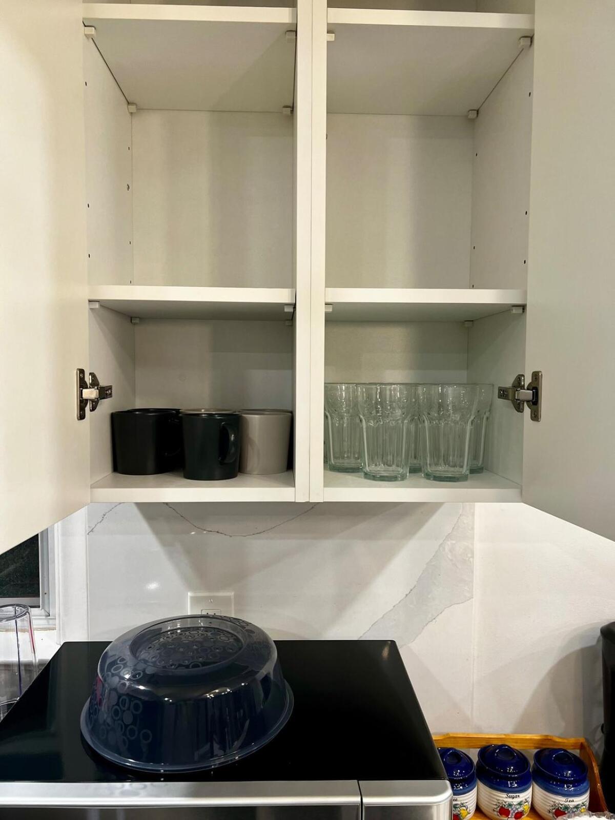 Spacious Private Upper Floor 4br 5 Beds 2 Bath & Kitchen *
