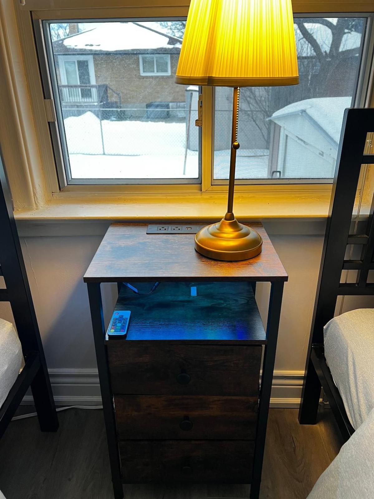 Spacious Private Upper Floor 4br 5 Beds 2 Bath & Kitchen * Toronto